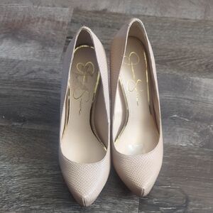 Elegant Beige Pumps